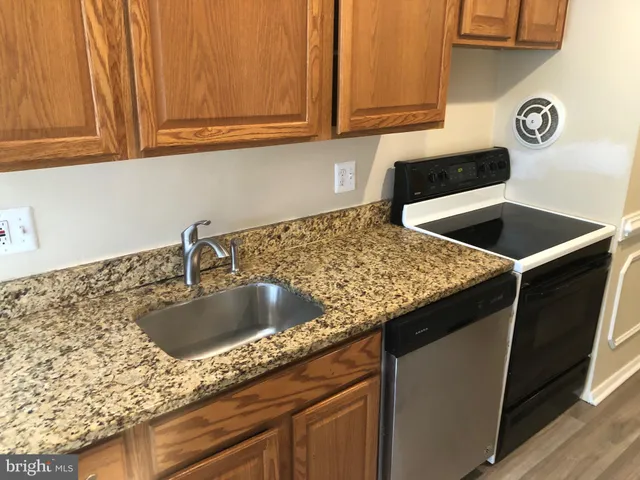 $1,600 | 430 Girard Street, Unit 101, Gaithersburg, MD 20877