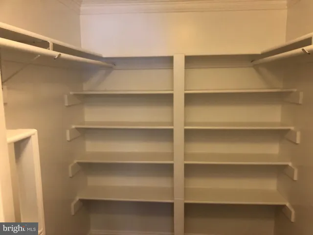 $1,600 | 430 Girard Street, Unit 101, Gaithersburg, MD 20877