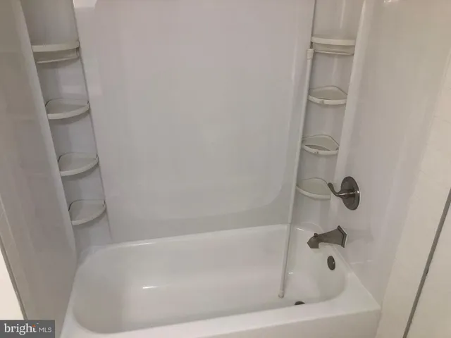 $1,600 | 430 Girard Street, Unit 101, Gaithersburg, MD 20877