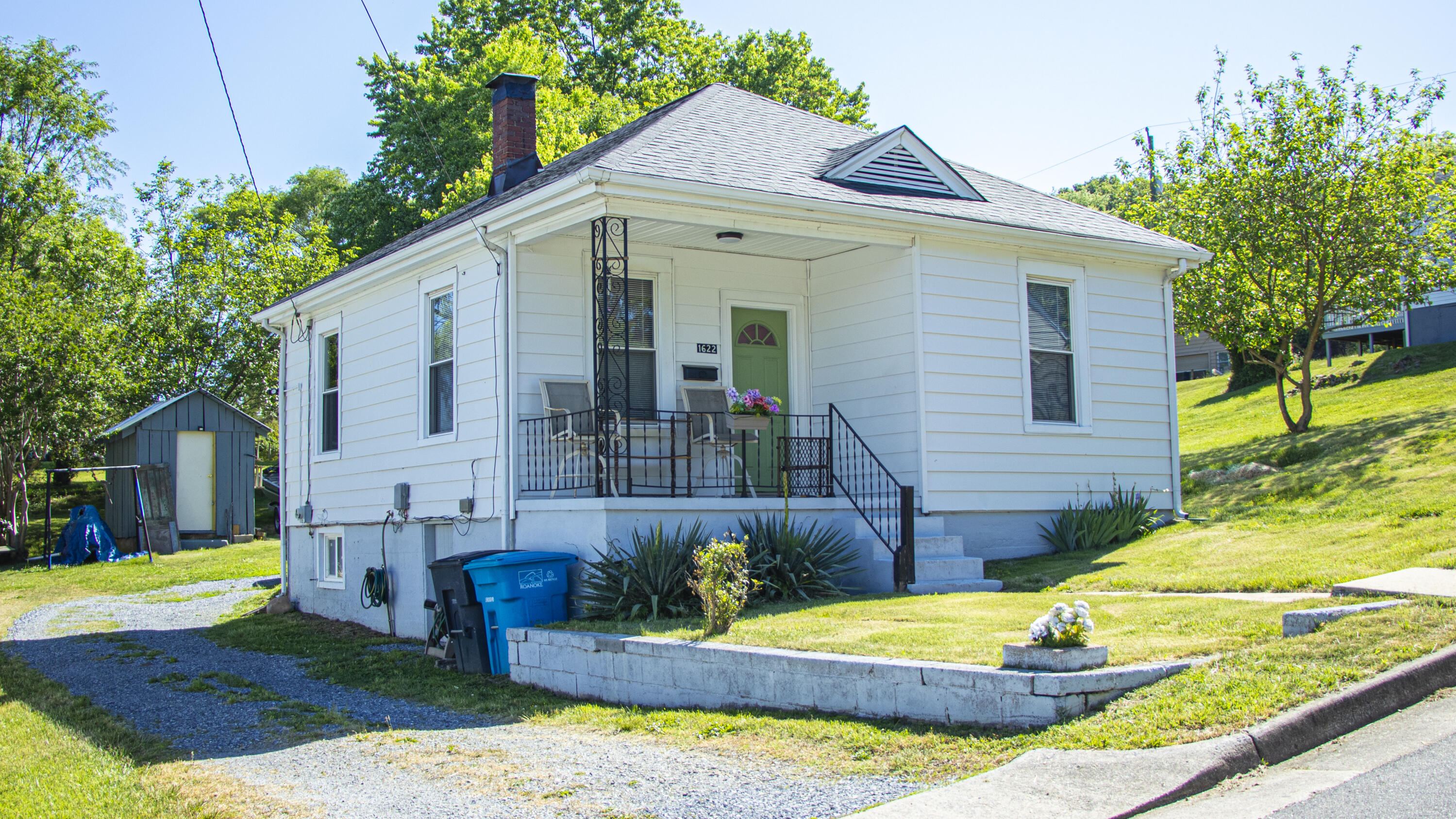 1622 Riverside Terrace Southeast Roanoke, VA 24014 - Photo 1 of 11 Front 1