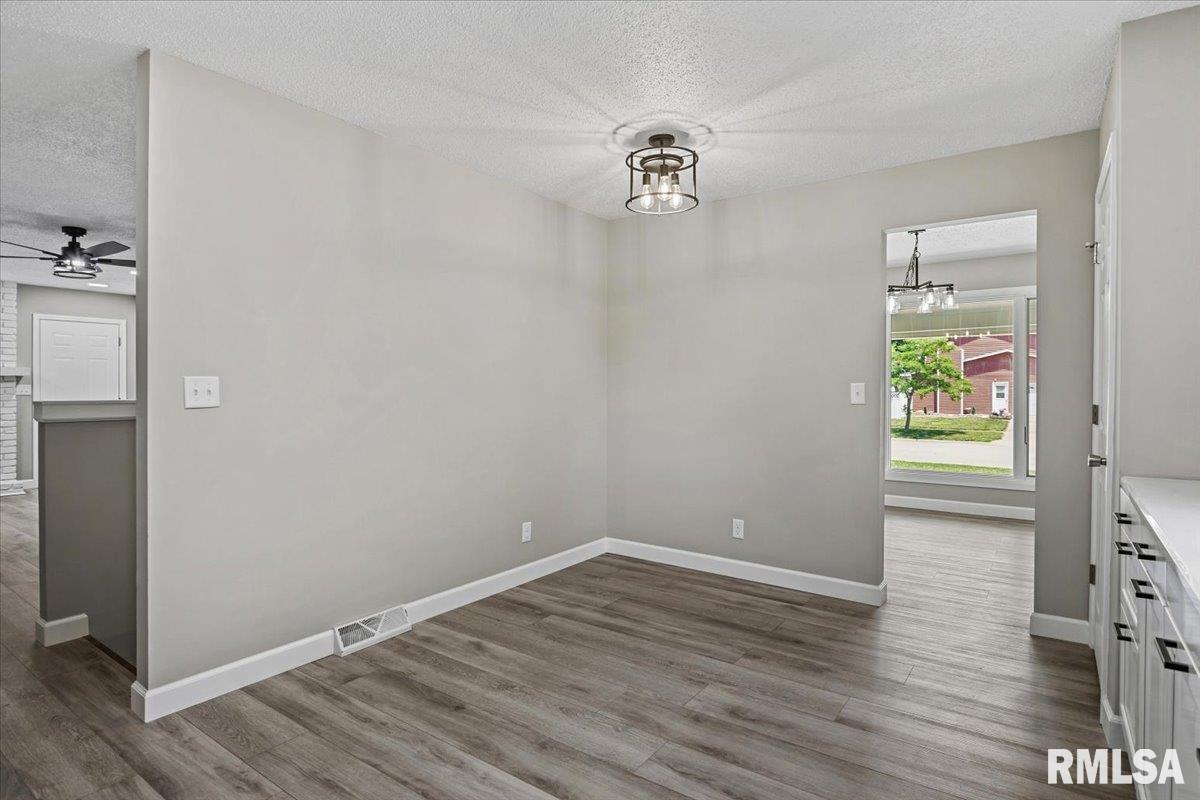 2320 Lindbergh Boulevard Springfield, IL 62704 - Photo 11 of 36