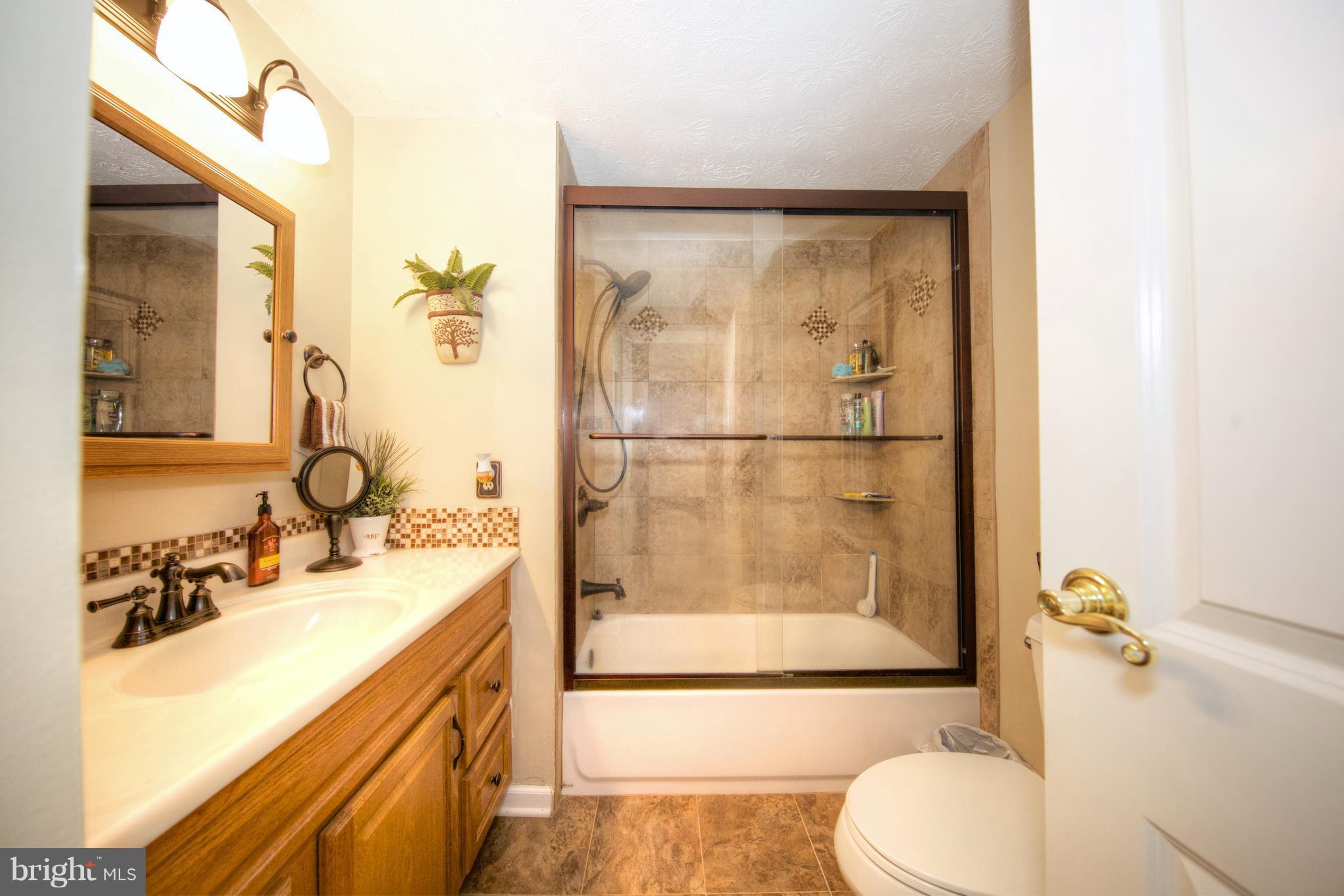 2702 Parallel Path Abingdon, MD 21009 - Photo 17 of 27 Bath (Master)