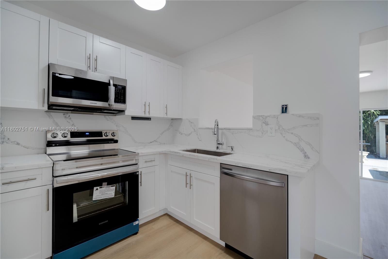 6830 Southwest 1st Street Miami, FL 33144 - Photo 6 of 33 Gallery Image 6