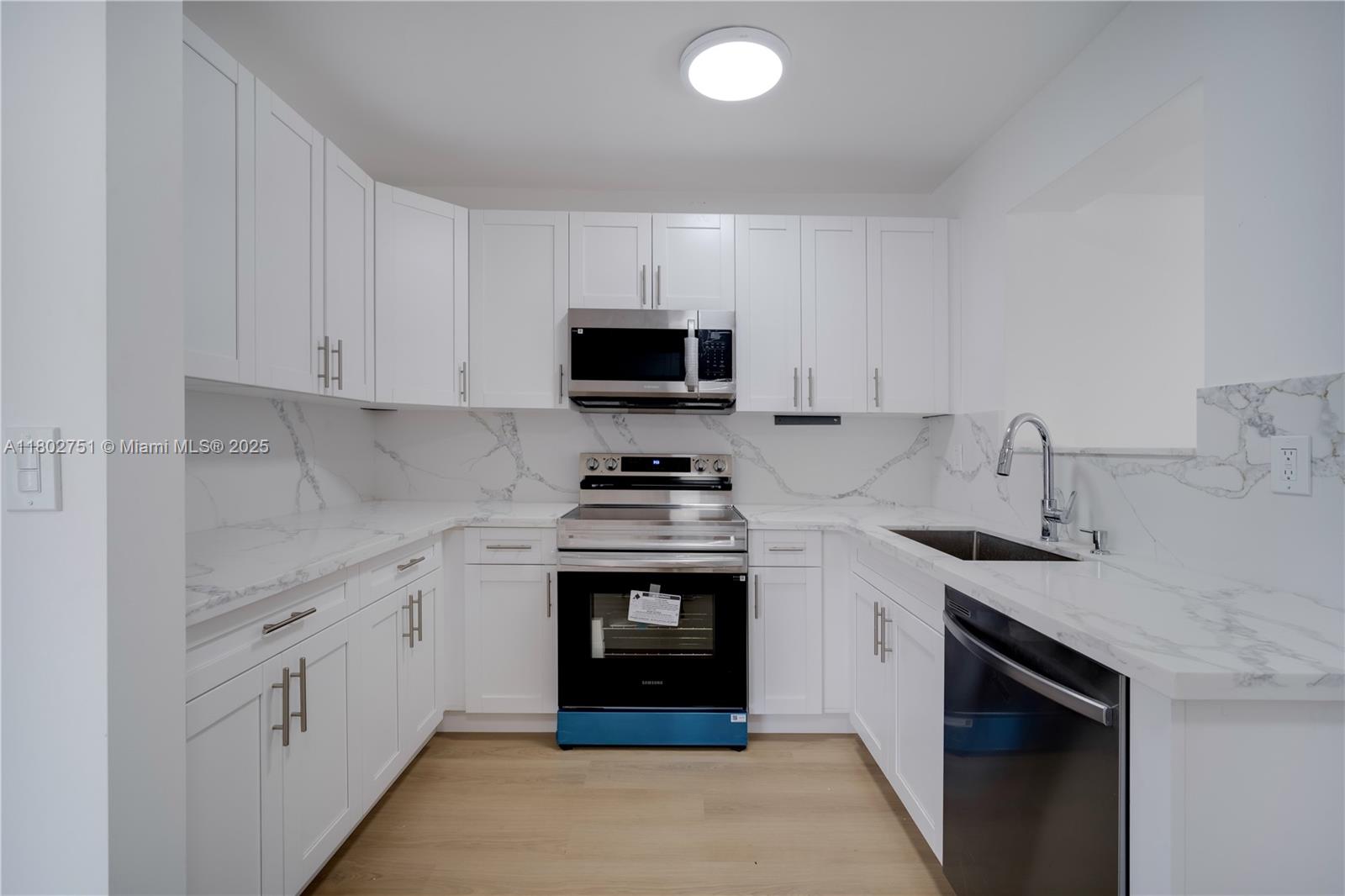 6830 Southwest 1st Street Miami, FL 33144 - Photo 7 of 33 Gallery Image 7