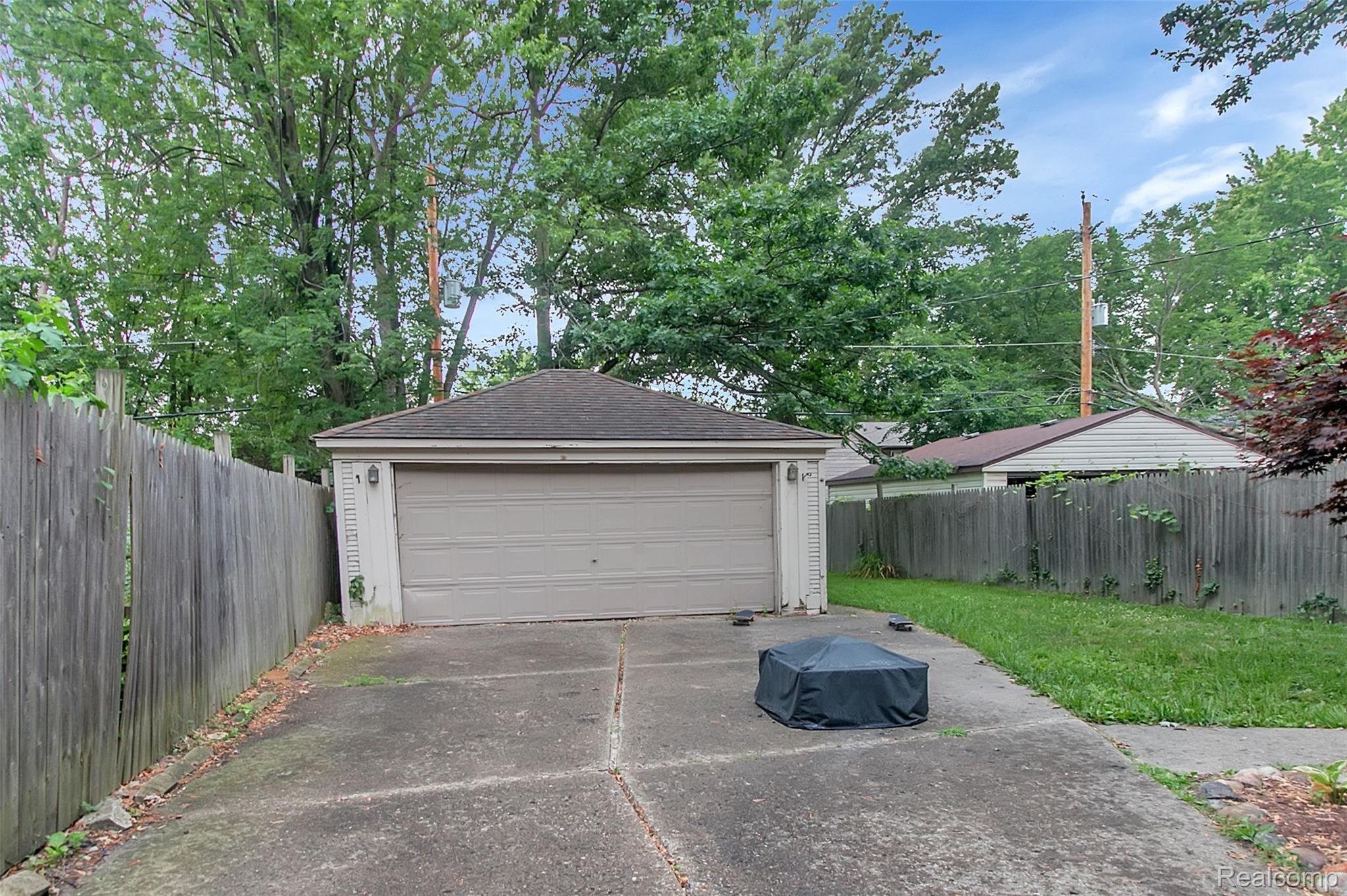5245 Yorkshire Road Detroit, MI 48224 - Photo 7 of 35 5245_Yorkshire - HD Drone Photography-8.jpg