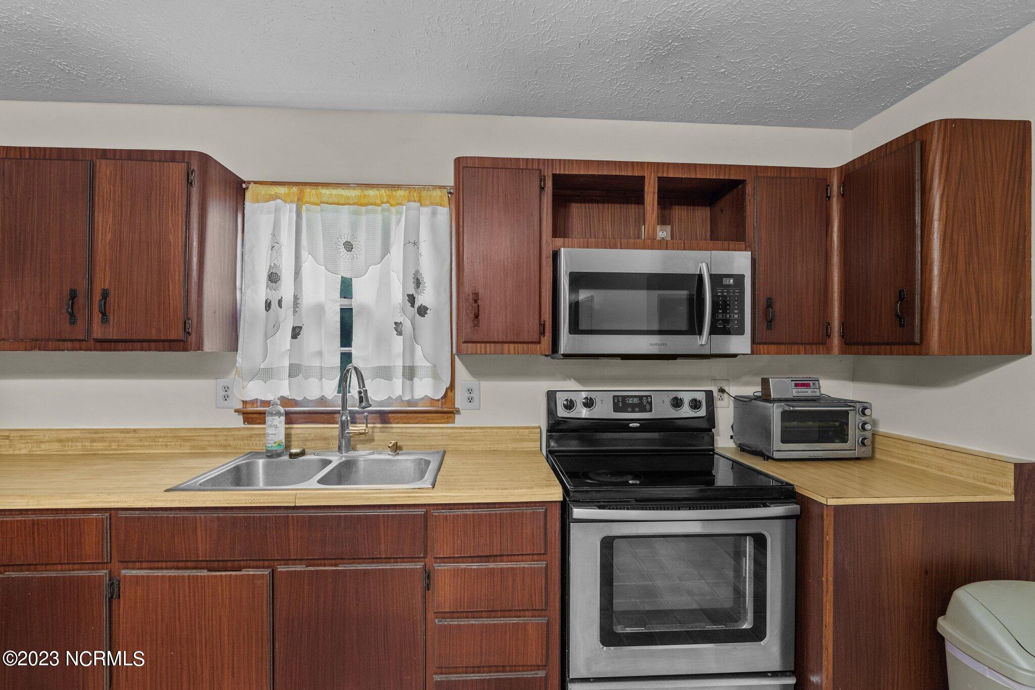 1304 Scotts Store Road Grantsboro, NC 28529 - Photo 13 of 28 Kitchen