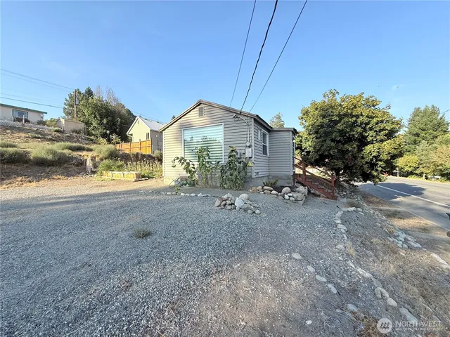 $179,900 | 825 2nd Avenue North, Okanogan, WA 98840