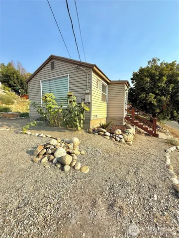 $179,900 | 825 2nd Avenue North, Okanogan, WA 98840