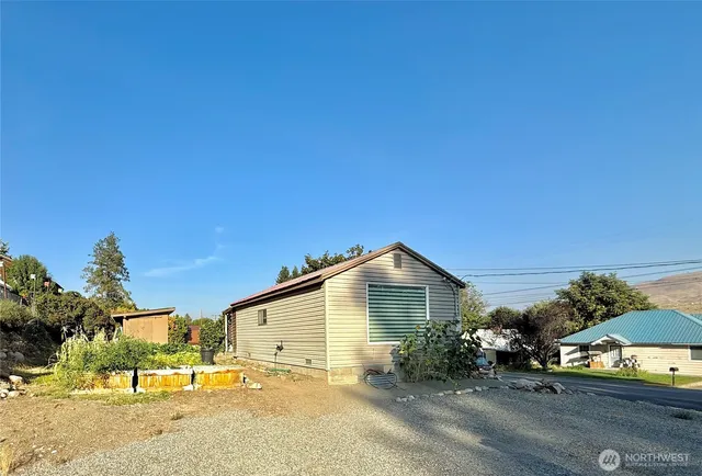 $179,900 | 825 2nd Avenue North, Okanogan, WA 98840