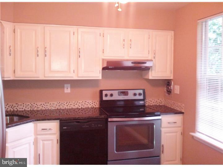 574 South Dove Road Yardley, PA 19067 - Photo 2 of 7 Gallery Image 2