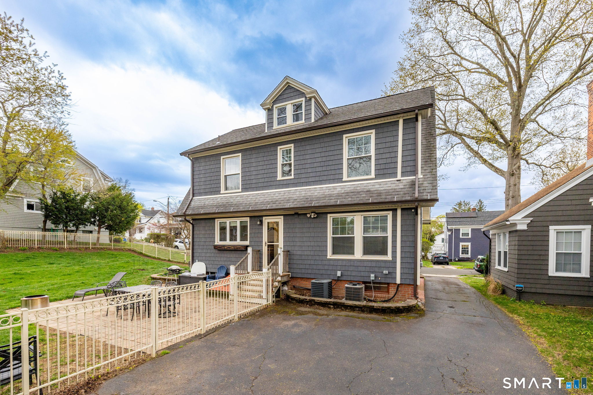 75 Harmon Street Hamden, CT 06517 - Photo 5 of 39