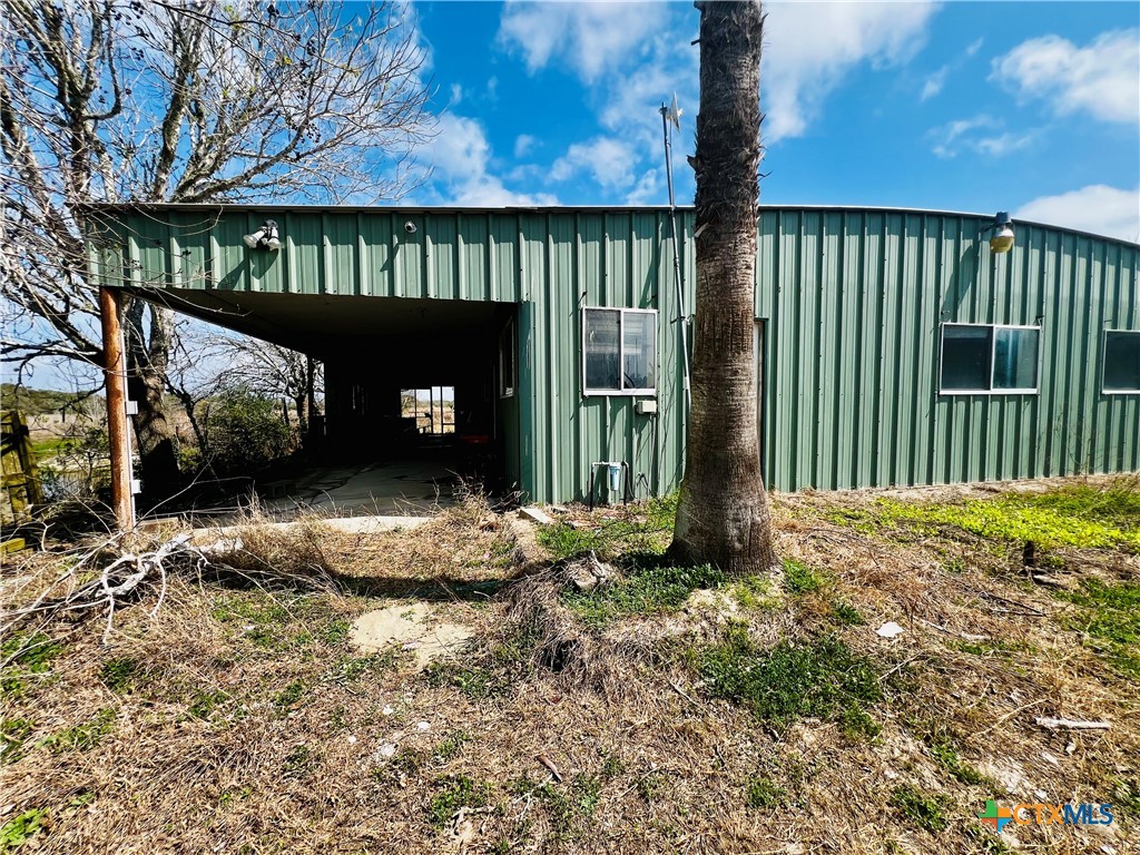 607 Quail Meadow Road Seadrift, TX 77983 - Photo 12 of 48 a backyard of a house