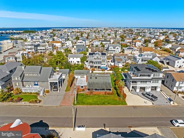 $1,550,000 | 327 West 16th Street, Ship Bottom, NJ 08008