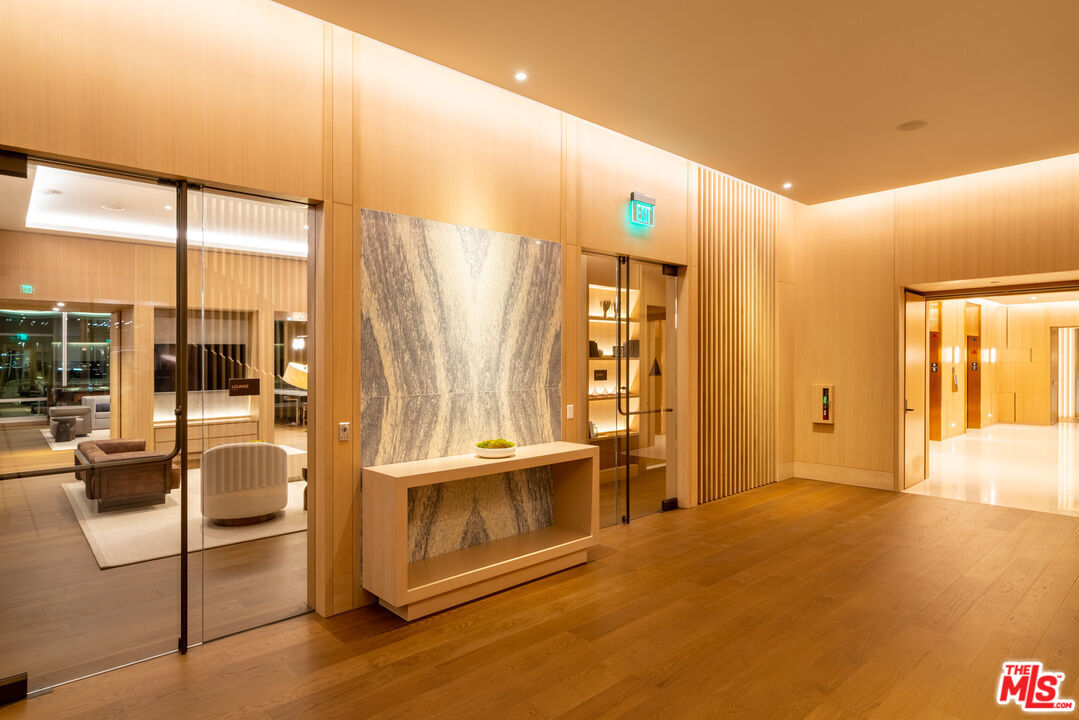 1000 West 8th Street, Unit PH5803 Los Angeles, CA 90017 - Photo 43 of 57 a view of an empty room with a window