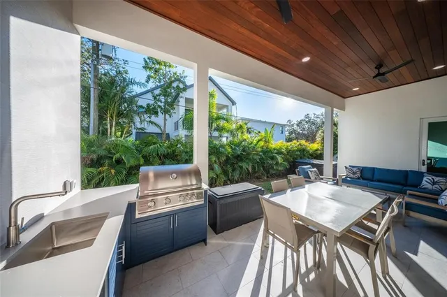 $2,140,000 | 2420 Floyd Street, Sarasota, FL 34239