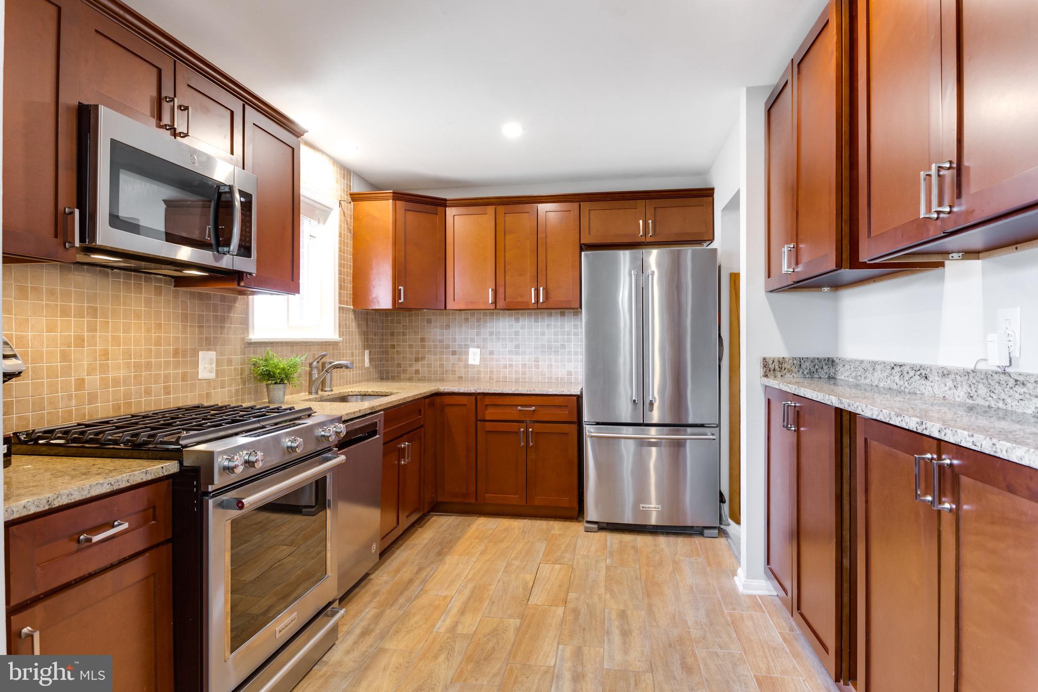 6830 Lois Drive Springfield, VA 22150 - Photo 12 of 57