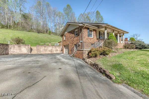 $279,900 | 389 Jenkins Hollow Road, Elizabethton, TN 37643