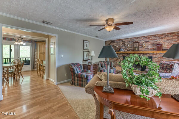 389 Jenkins Hollow Road Elizabethton, TN 37643 - Photo 4 of 34 IMG_2286