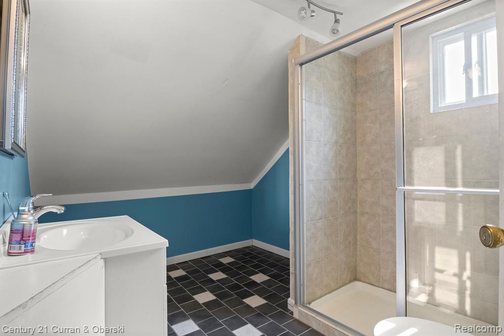15326 East 9 Mile Road Eastpointe, MI 48021 - Photo 16 of 34