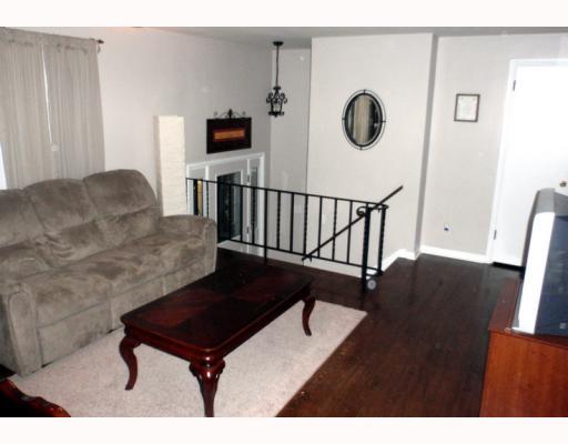 2900 Mt Troy Road Pittsburgh, PA 15212 - Photo 3 of 18 Living Room. Step into this lovely split entry home which features original hardwood floors in the living room/dining room combo. The neutral color scheme, crown molding and chair rail are a nice updated feature.