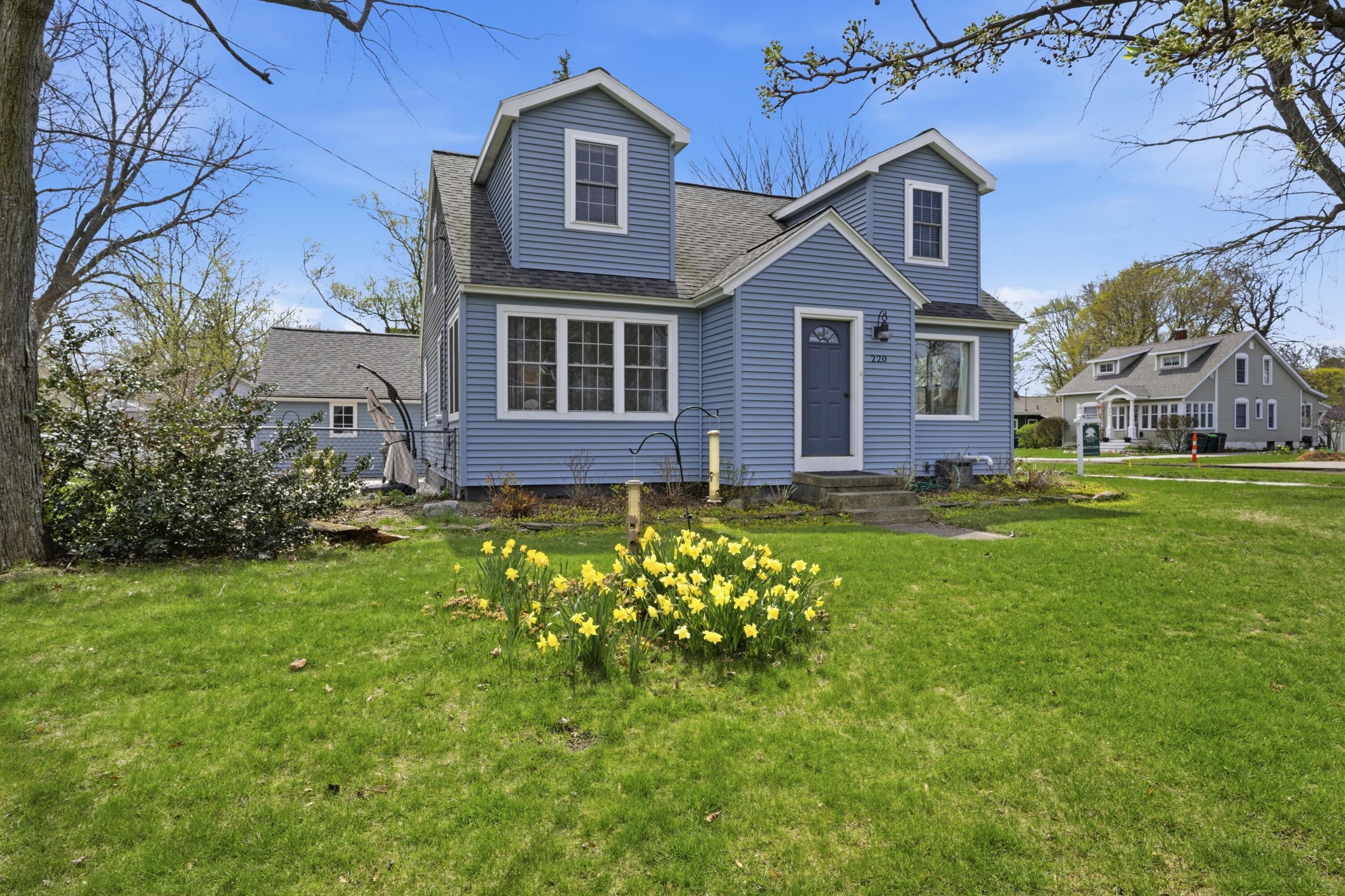 220 Barber Street Spring Lake, MI 49456 - Photo 1 of 55 IMG_0517
