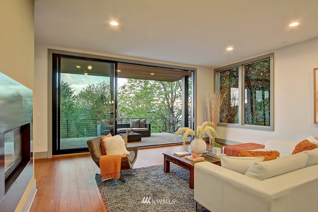 4724 West Ruffner Street Seattle, WA 98199 - Photo 7 of 25 Gallery Image 7