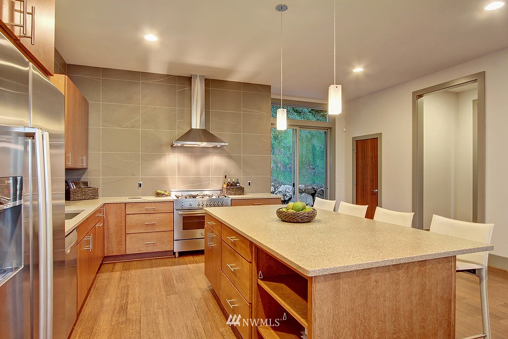 4724 West Ruffner Street Seattle, WA 98199 - Photo 10 of 25 Gallery Image 10