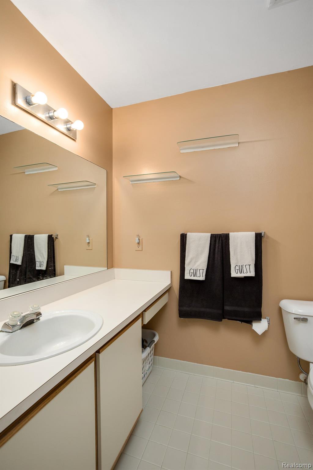 150 Pine Tree Ridge, Unit 4 Waterford, MI 48327 - Photo 20 of 27 Gallery Image 20