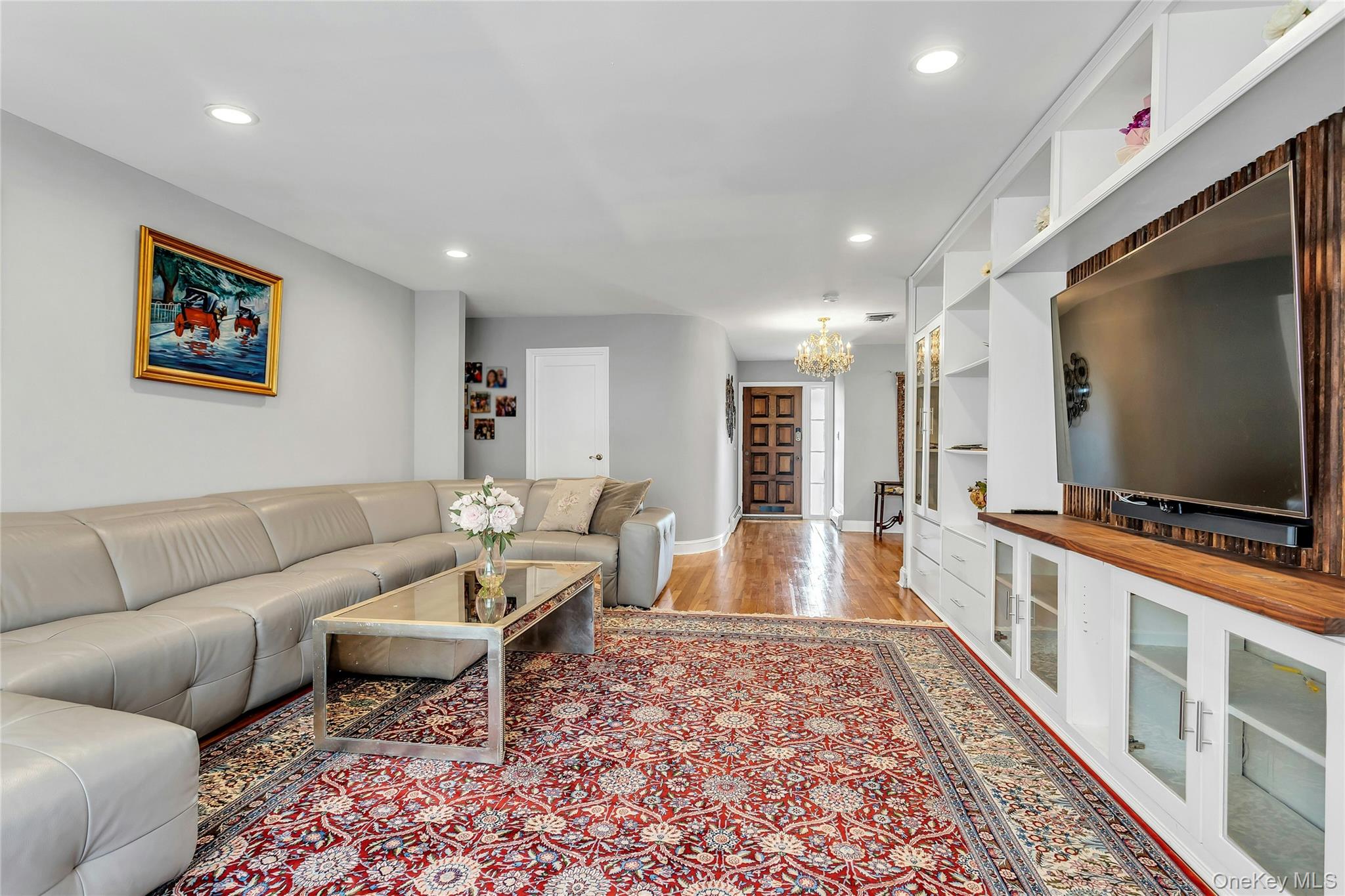 170 Old Courthouse Road Manhasset Hills, NY 11040 - Photo 13 of 35