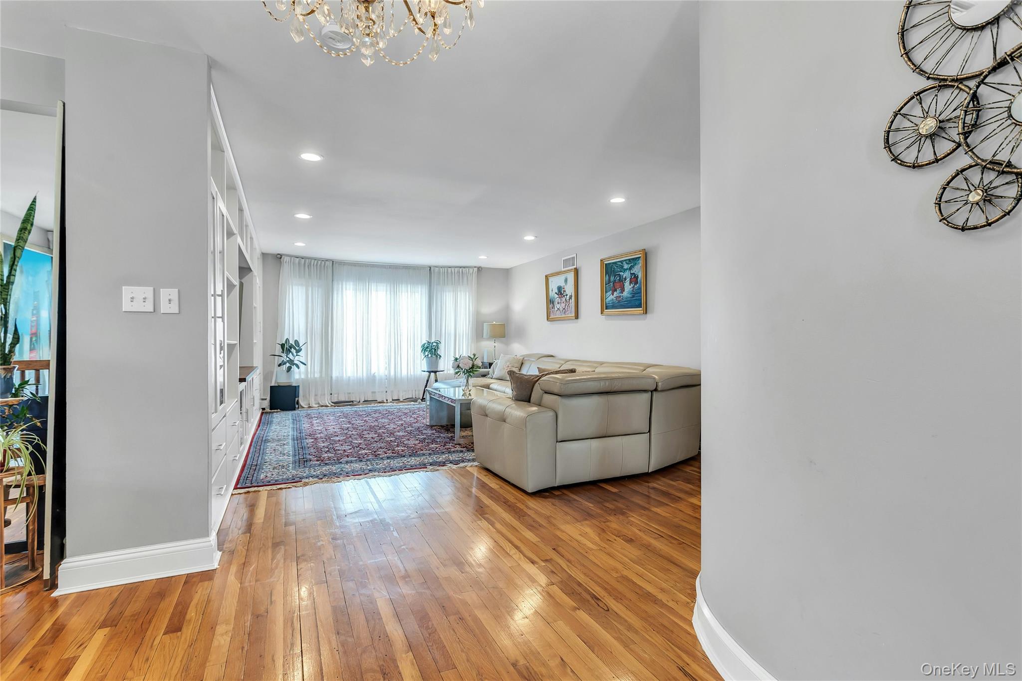 170 Old Courthouse Road Manhasset Hills, NY 11040 - Photo 14 of 35