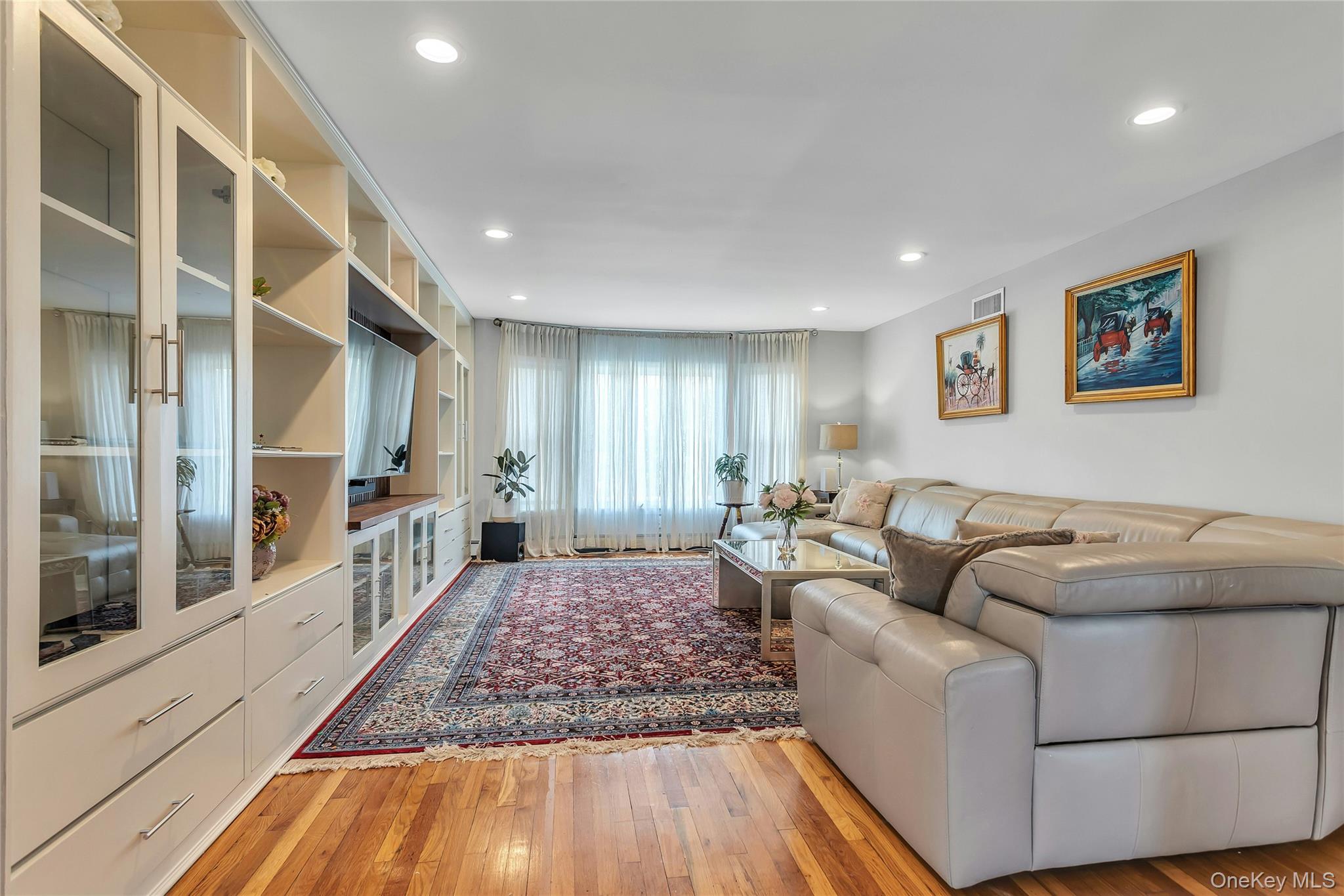 170 Old Courthouse Road Manhasset Hills, NY 11040 - Photo 16 of 35