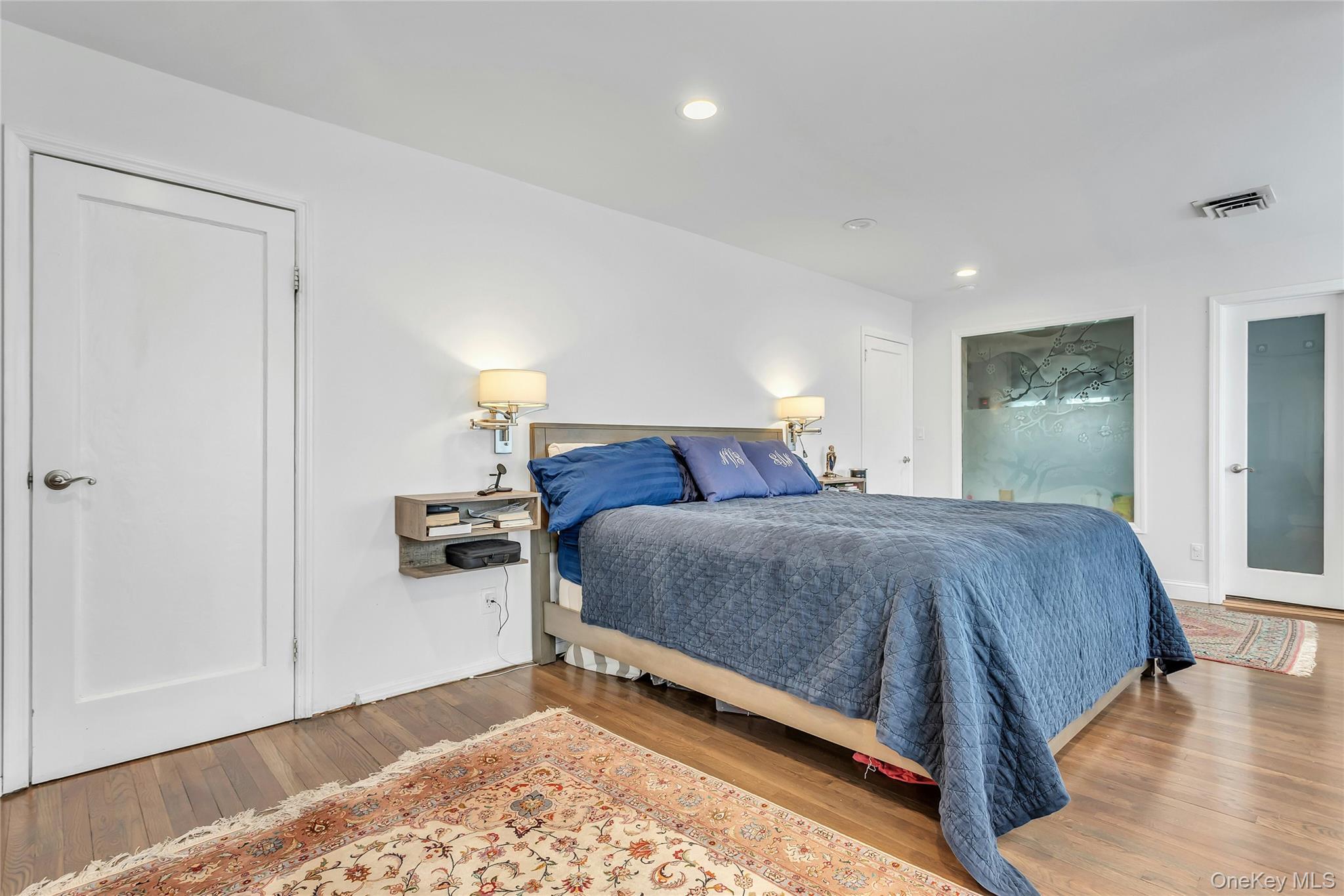 170 Old Courthouse Road Manhasset Hills, NY 11040 - Photo 18 of 35