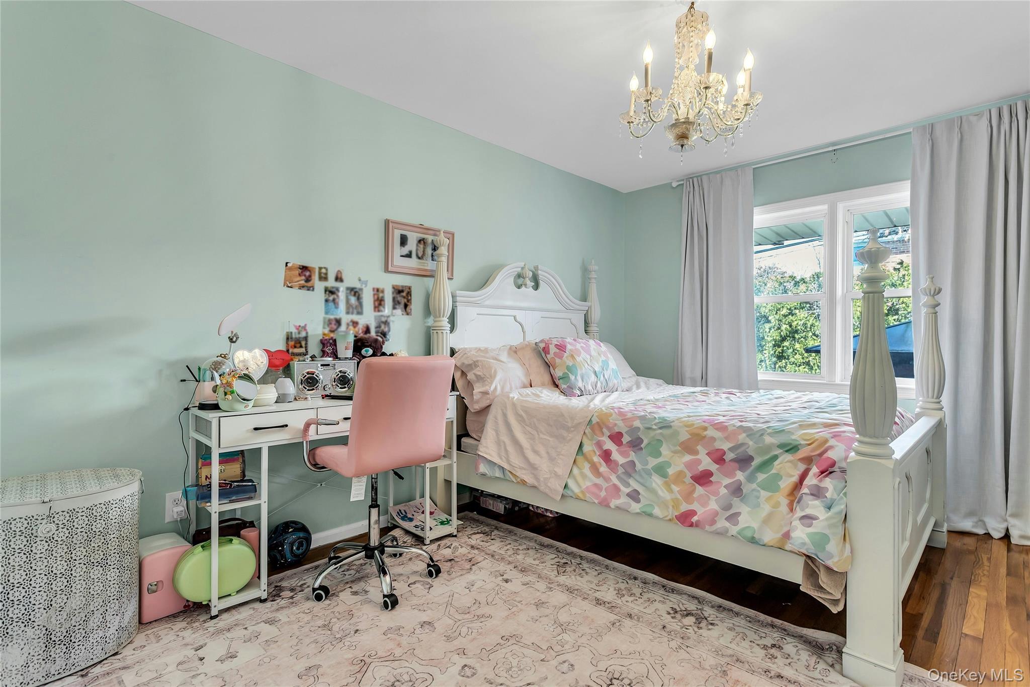 170 Old Courthouse Road Manhasset Hills, NY 11040 - Photo 22 of 35 2nd Bedroom, closet, Hardwood Floors