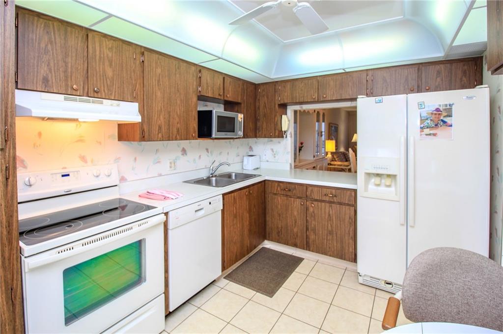 1868 Southwest Palm City Road, Unit 105 Stuart, FL 34994 - Photo 17 of 48 Kitchen View to Dining area