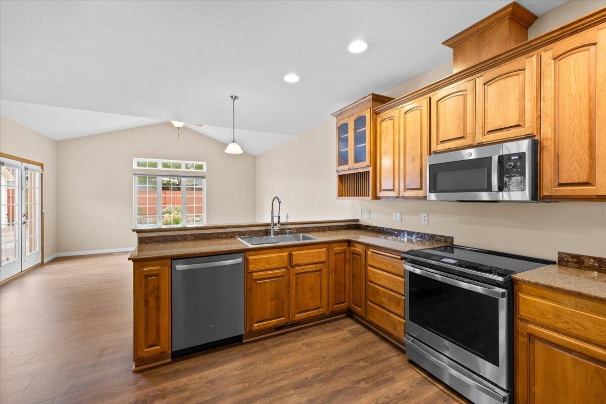 802 Ridgeway Avenue Central Point, OR 97502 - Photo 4 of 33 a kitchen with stainless steel appliances granite countertop a stove a sink and a microwave