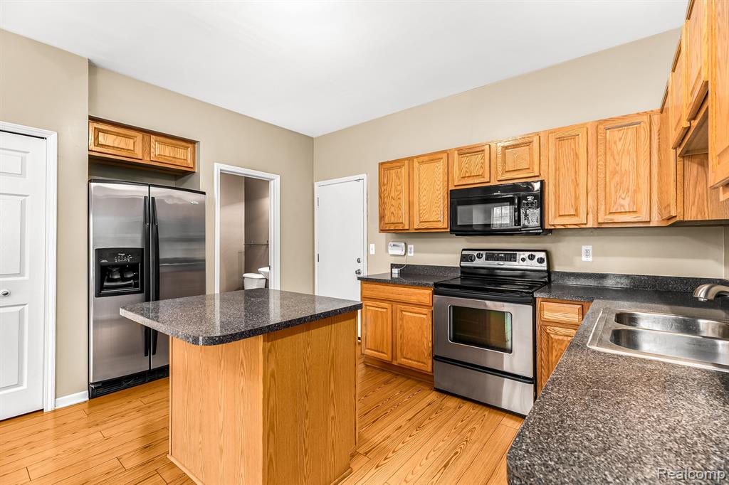 11766 Farmington Road Livonia, MI 48150 - Photo 9 of 23