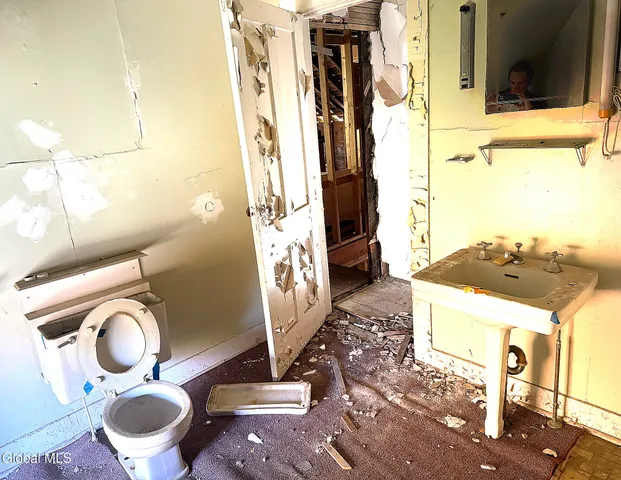 $59,999 | 56 Lake George Avenue, Ticonderoga, NY 12883