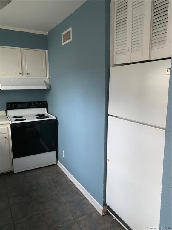 904 McAlway Road Charlotte, NC 28211 - Photo 9 of 9 a kitchen with a stove and a refrigerator