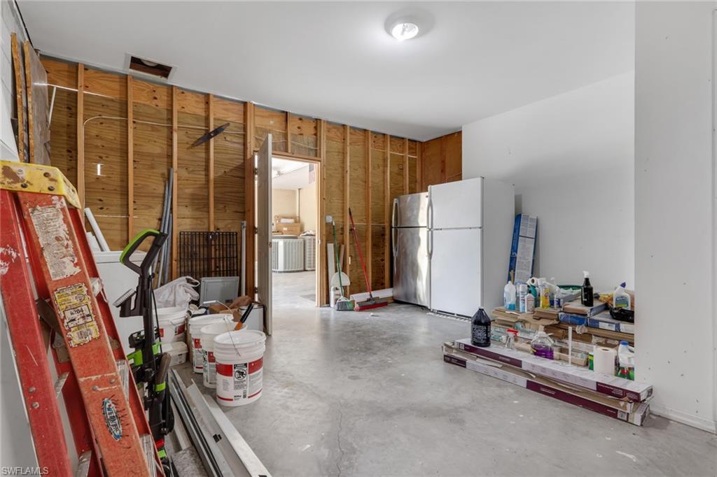 160 19th Street Southwest Naples, FL 34117 - Photo 15 of 49