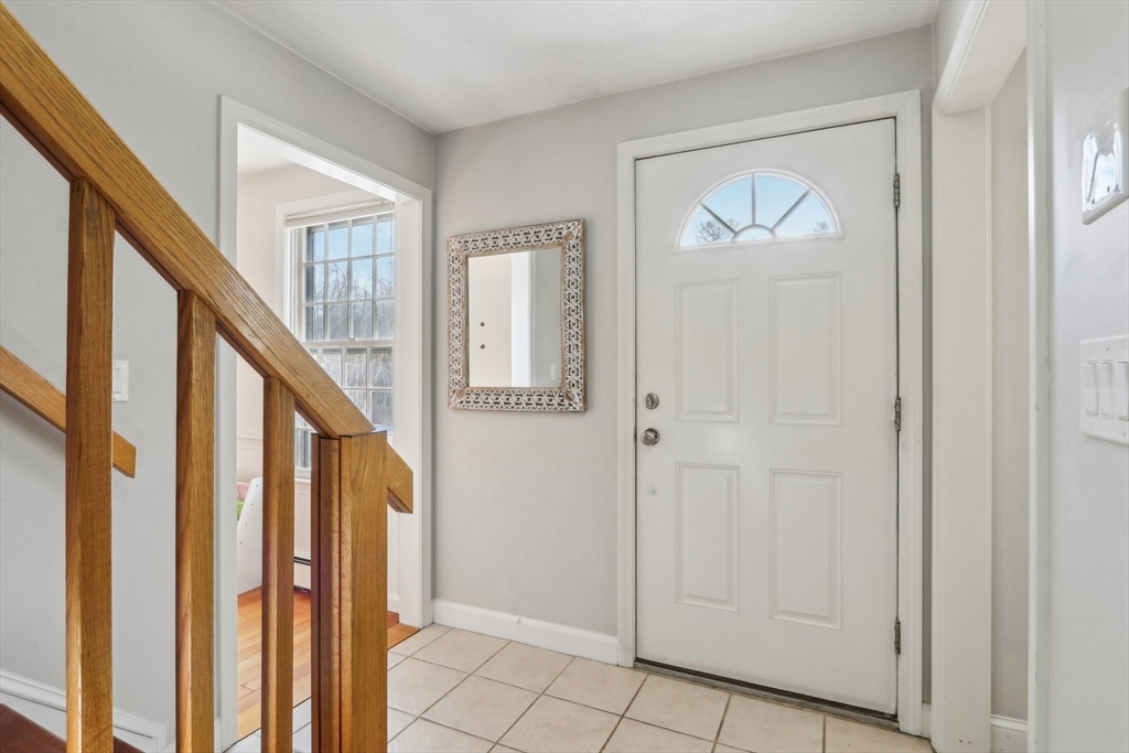 22 Fox Run Road Medway, MA 02053 - Photo 4 of 38 Gallery Image 4