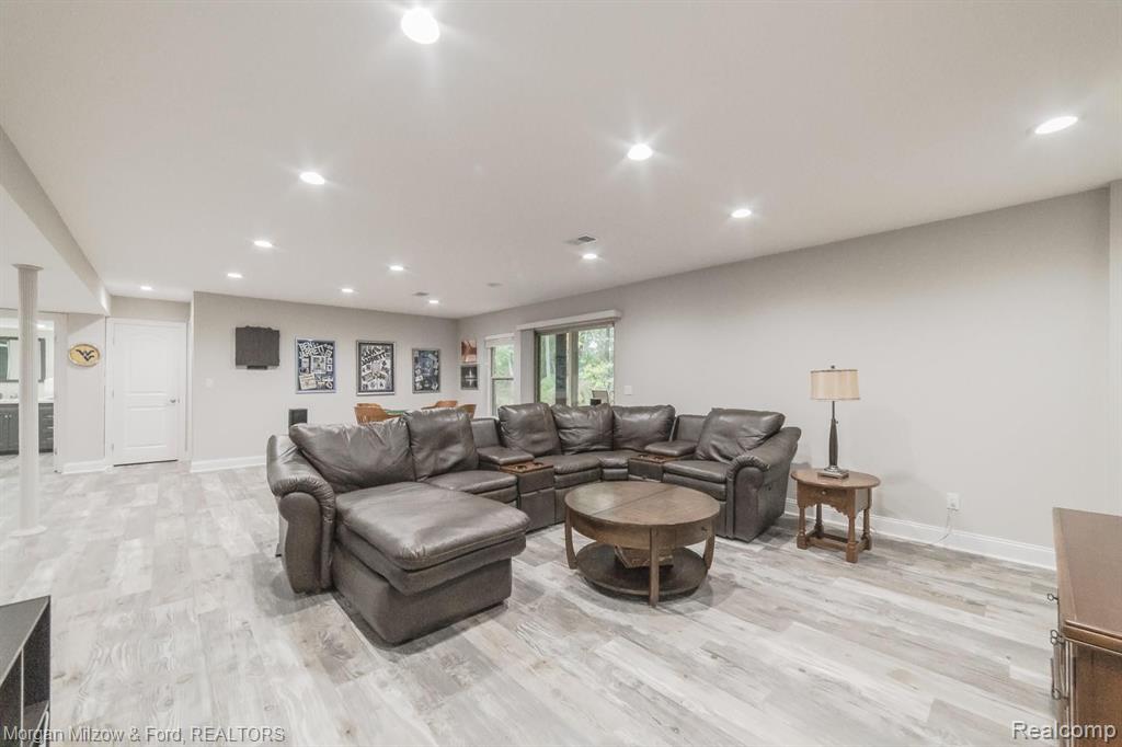 5490 Woodfall Road Clarkston, MI 48348 - Photo 33 of 50