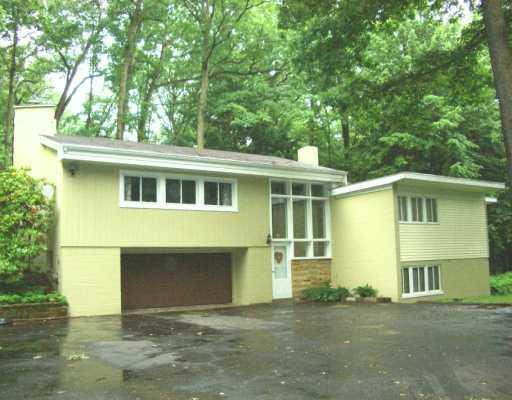 404 Winnerwood Road Pittsburgh, PA 15237 - Photo 1 of 8 Exterior Front.