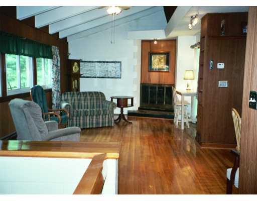 404 Winnerwood Road Pittsburgh, PA 15237 - Photo 2 of 8 Living Room.