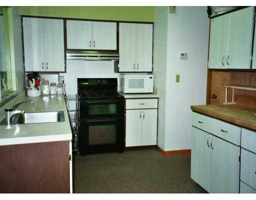 404 Winnerwood Road Pittsburgh, PA 15237 - Photo 5 of 8 Kitchen.