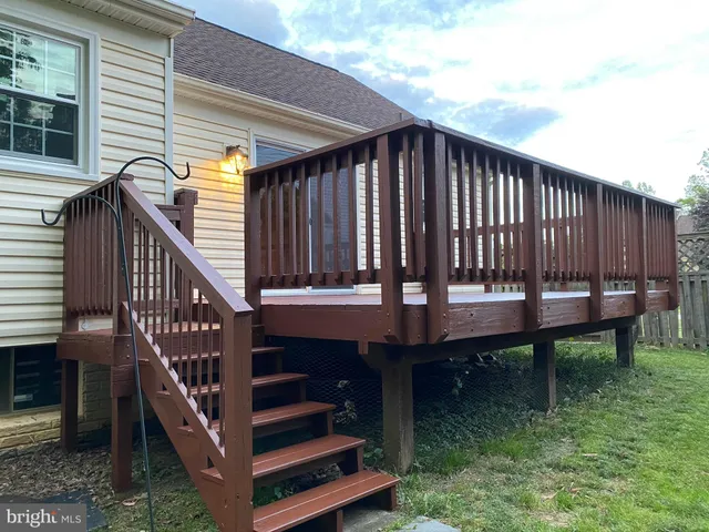 a view of a livingroom with wooden floor and outdoor space