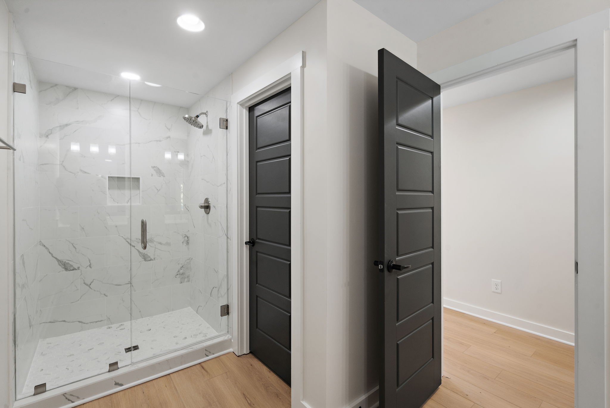 1015 Lock 4 Road Gallatin, TN 37066 - Photo 24 of 47 a bathroom with a glass shower door