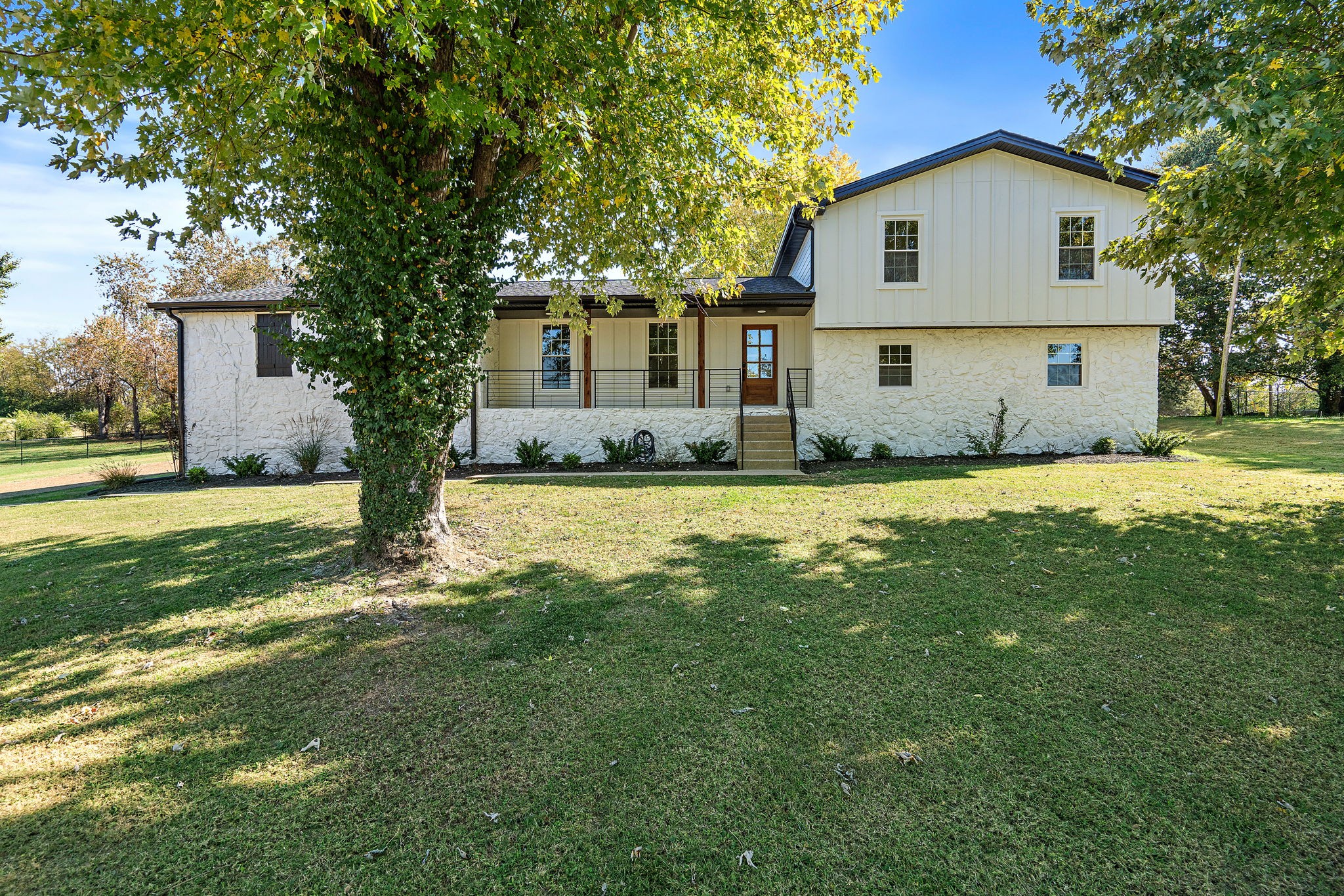 1015 Lock 4 Road Gallatin, TN 37066 - Photo 4 of 47 a view of a house with a yard