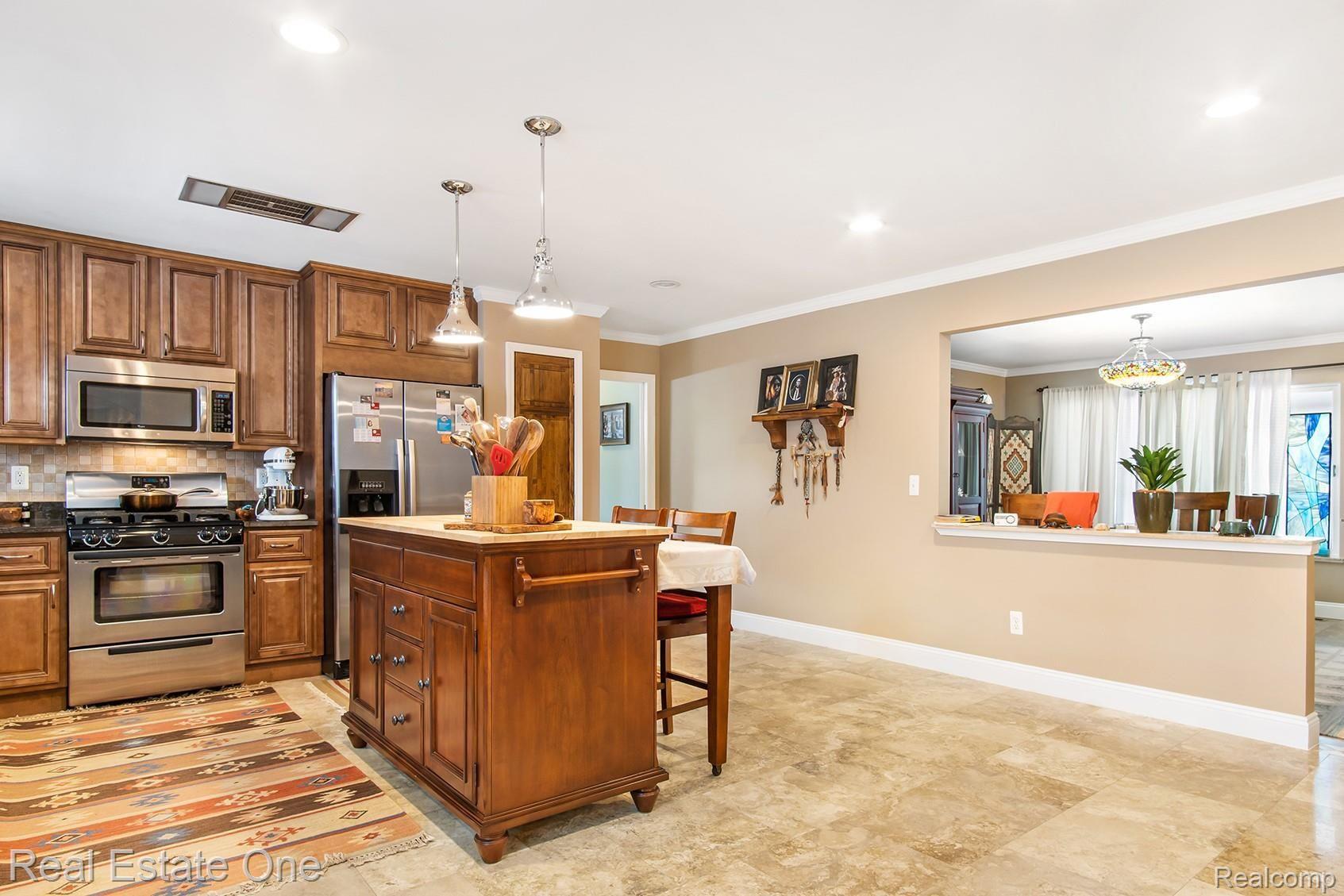 41777 Hayes Road Sterling Heights, MI 48313 - Photo 6 of 29 DSC01372.jpg