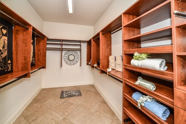 a view of a walk in closet