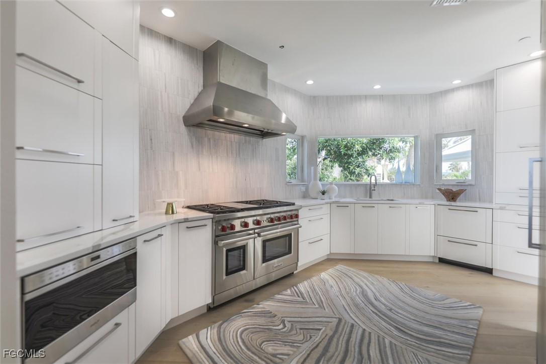 941 South Seas Plantation Road Captiva, FL 33924 - Photo 7 of 50 a kitchen with a stove and a microwave